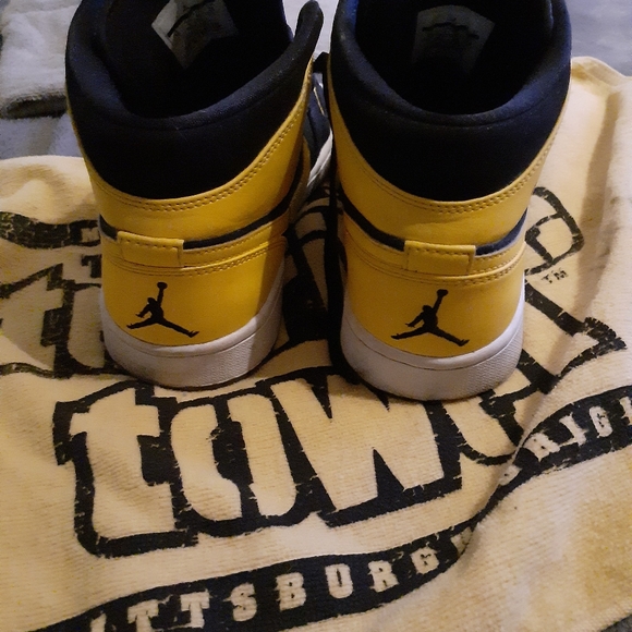 Air Jordan 1 - Picture 4 of 6